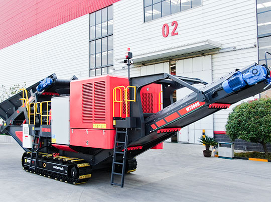 紅星履帶移動(dòng)破碎篩分站，行走的破碎制砂廠！無(wú)需基建，投資成本更低！